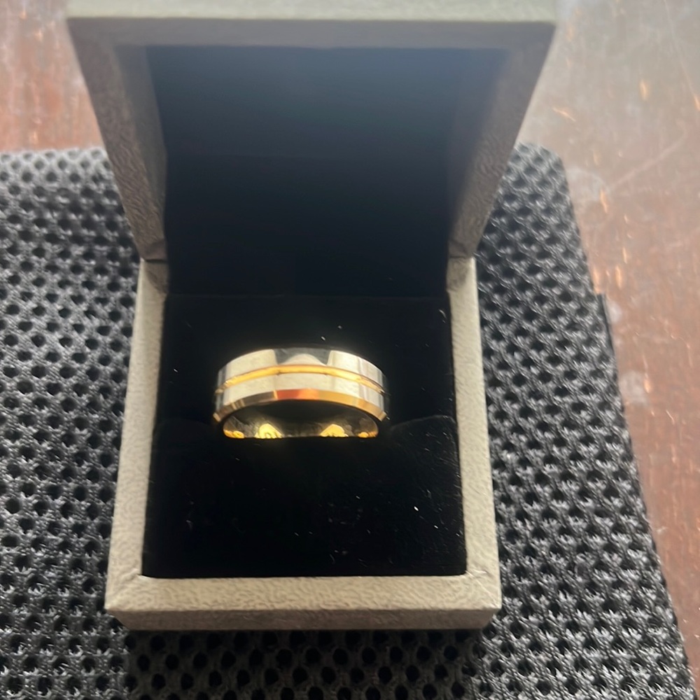 Mens Tungsten Carbide, 14 karat gold ring